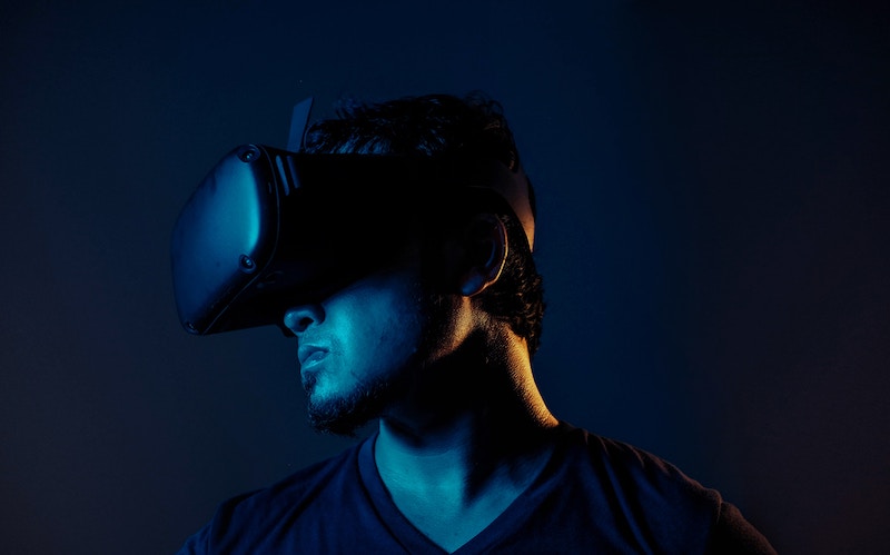 VR Headsets & Critical Thinkers: What Questions Should We Be Asking?